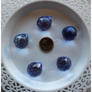 Kék csiszolt felfüggeszthető üvegkristály 20x25 mm 