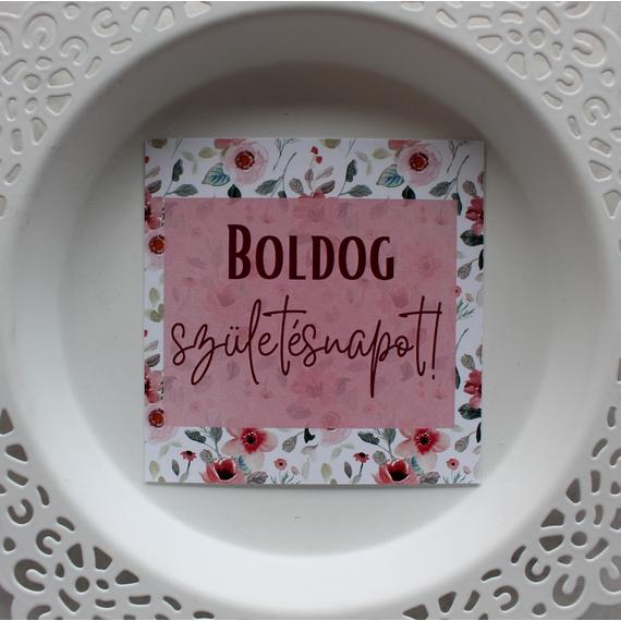 Rózsaszín virágos "Boldog születésnapot!" kísérőkártya kb. 7,5x7,5 cm