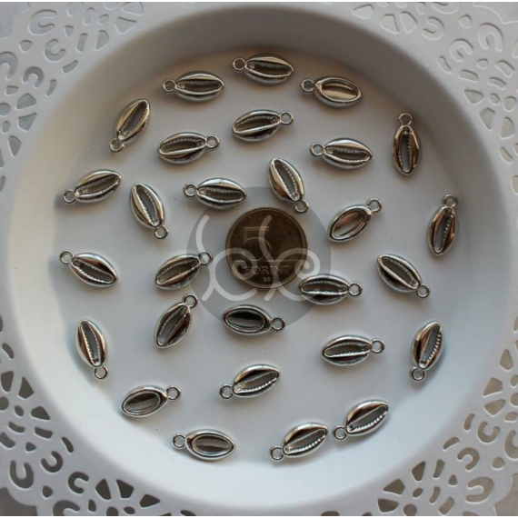 Ezüst színű műanyag vágott kagyló medál 10x18 mm