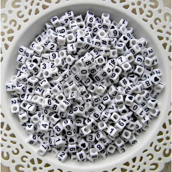 Fehér 0 akril szám gyöngy 6x6 mm