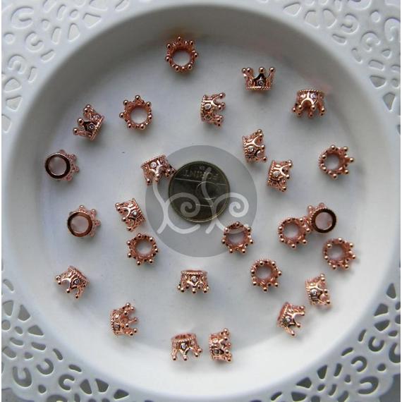 Rose gold-fehér cirkónia korona köztes