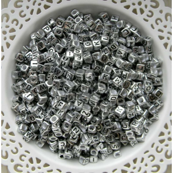 G-ezüst akril betű gyöngy 6x6 mm