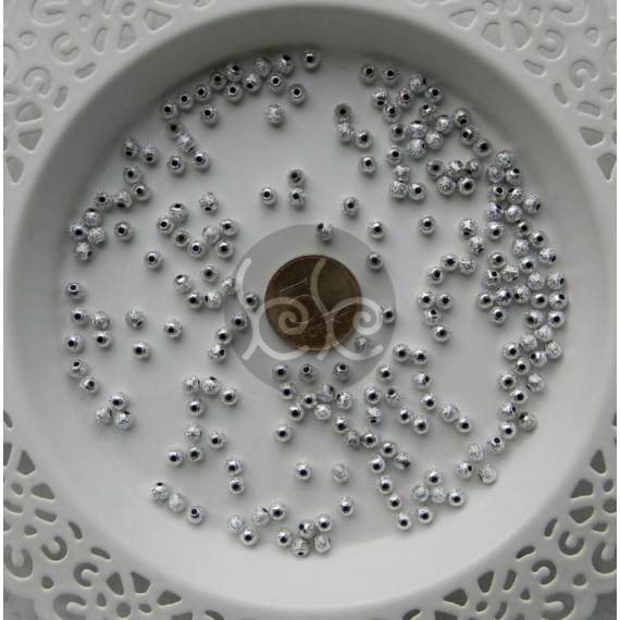 Ezüst akril köztes gyöngy 4 mm (50 db)