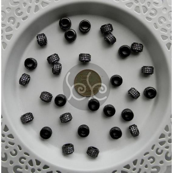 Fekete-fehér cirkónia henger gyöngy 6x9 mm