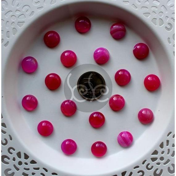 Magenta festett achát ásvány kaboson 12 mm