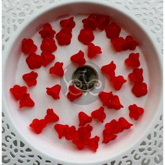 Piros kicsi virág alakú akril gyöngy
