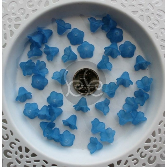 Kék kicsi virág alakú akril gyöngy