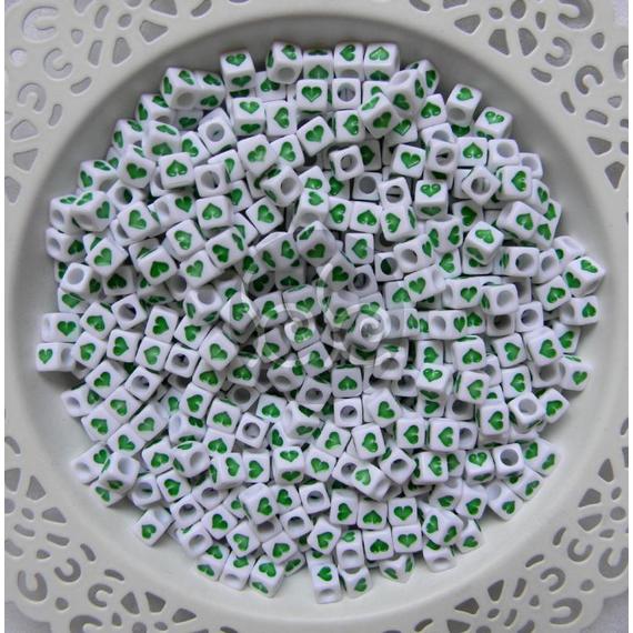 Zöld akril szív gyöngy 6x6 mm