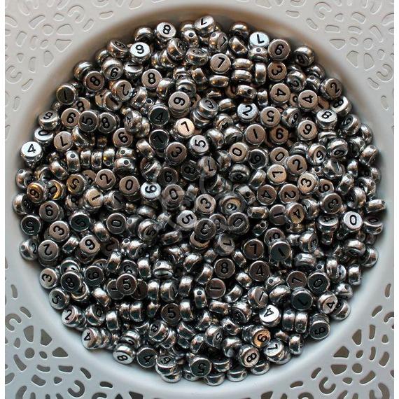 Ezüst kerek akril 5 szám gyöngy 4x7 mm