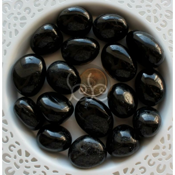 Fekete turmalin ásvány marokkő 2-4 cm