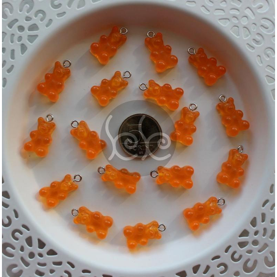 Áttetsző narancs műanyag gumimaci medál 11x21 mm