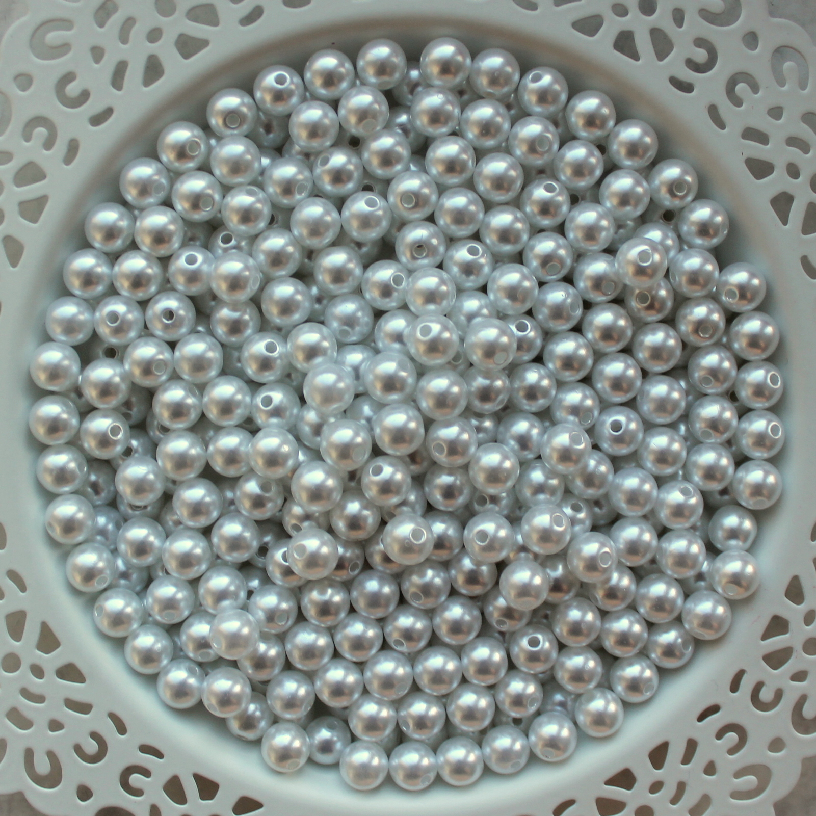 Fehér akril gyöngy 8 mm (10 db)