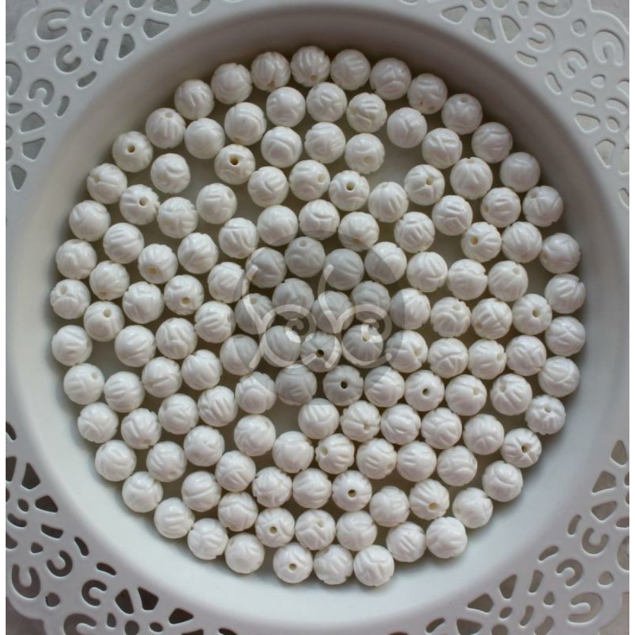 Fehér kagylóhéj ásványgyöngy lótuszvirág faragással csomag 6 mm (10 db)