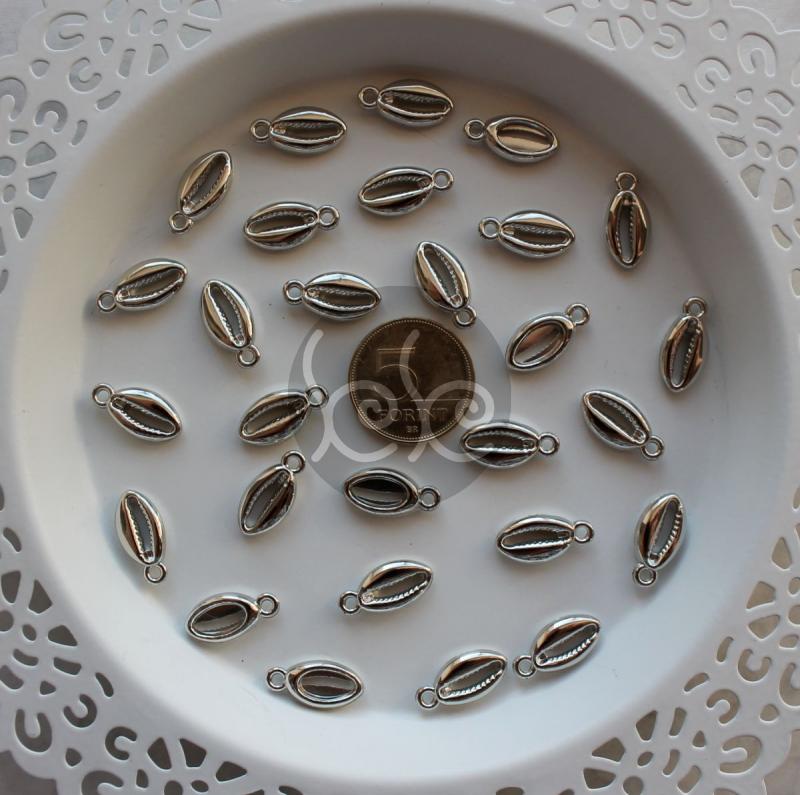 Ezüst színű műanyag vágott kagyló medál 10x18 mm