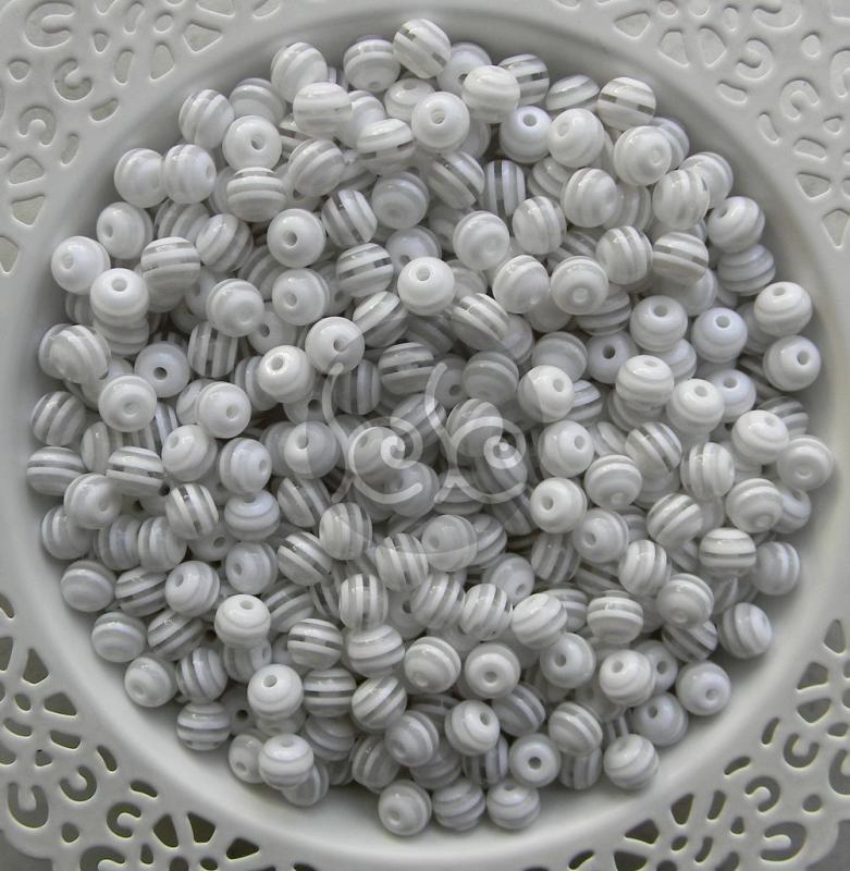 Fehér csíkos akril gyöngy 8 mm (20 db)