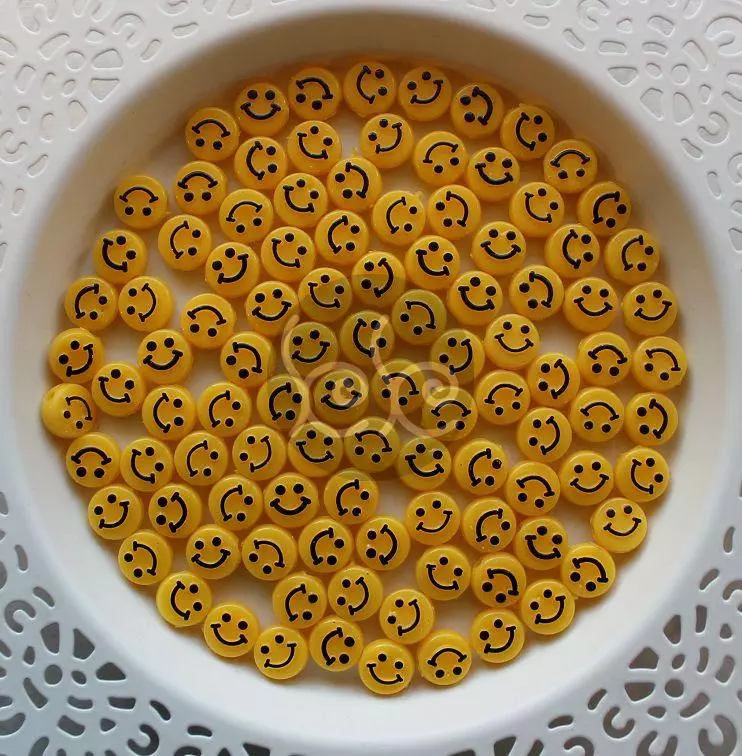 Sárga kerek akril mosolygós fej gyöngy 10 mm (10 db)