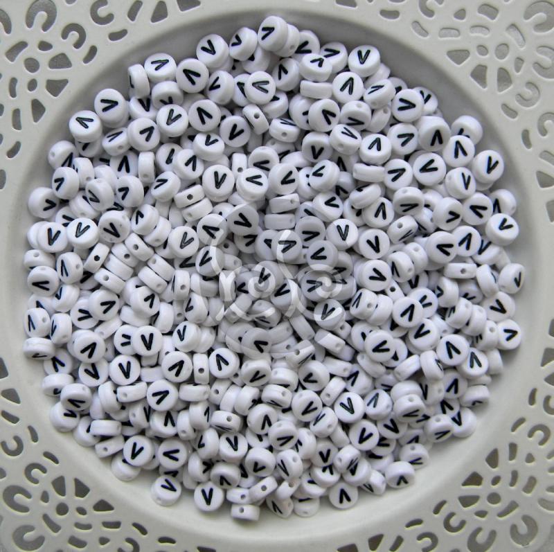 Fehér kerek V akril betű gyöngy 7x4 mm (10 db)