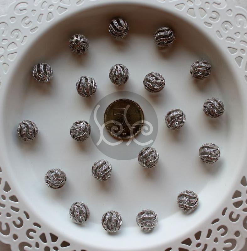 Ezüst-fehér díszes cirkónia gyöngy 10 mm