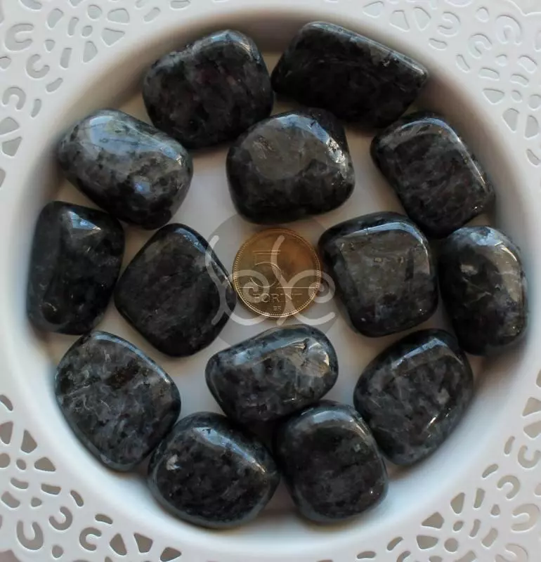 Larvikit ásvány marokkő 2-4 cm